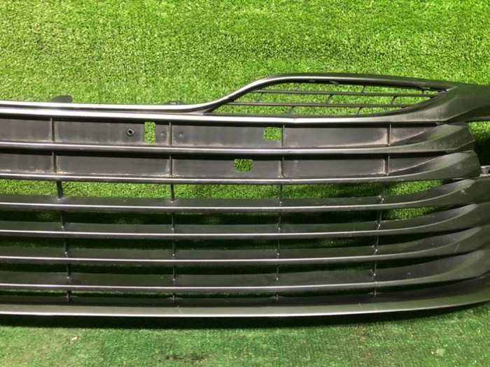 Решетка переднего бампера Toyota Camry xv70 17-21