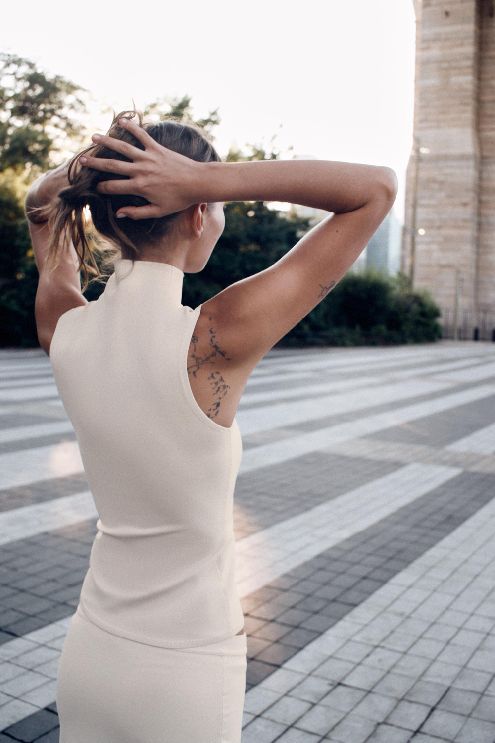 ZARA ТРИКОТАЖНЫЙ ТОП С ВОРОТНИКОМ-СТОЙКОЙ, ЭКРЮ