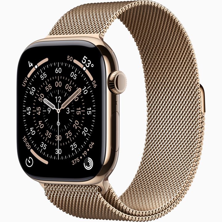 Умные часы Apple Watch Series 11 46мм Gold Titanium Case с Gold Milanese Loop