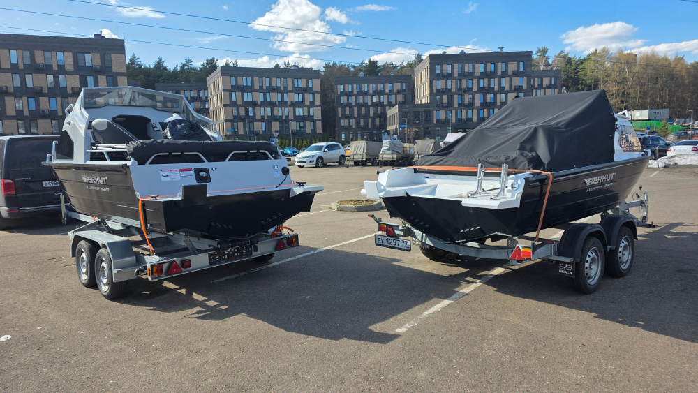 Алюминиевая лодка BERKUT L-HT PRO. В наличии. Черный-белый