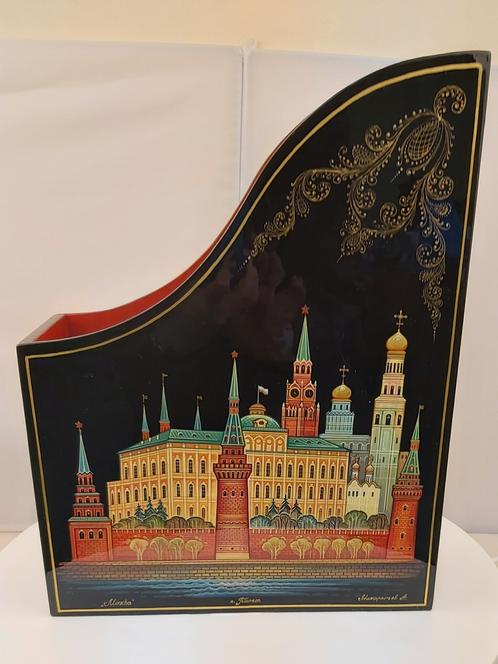 Лоток под бумаги формат А4  "Москва" с росписью Палех