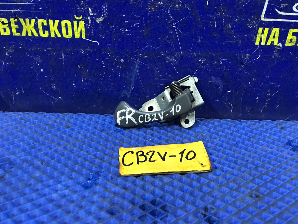 Ручка двери передней правой салонная MITSUBISHI LIBERO 1999