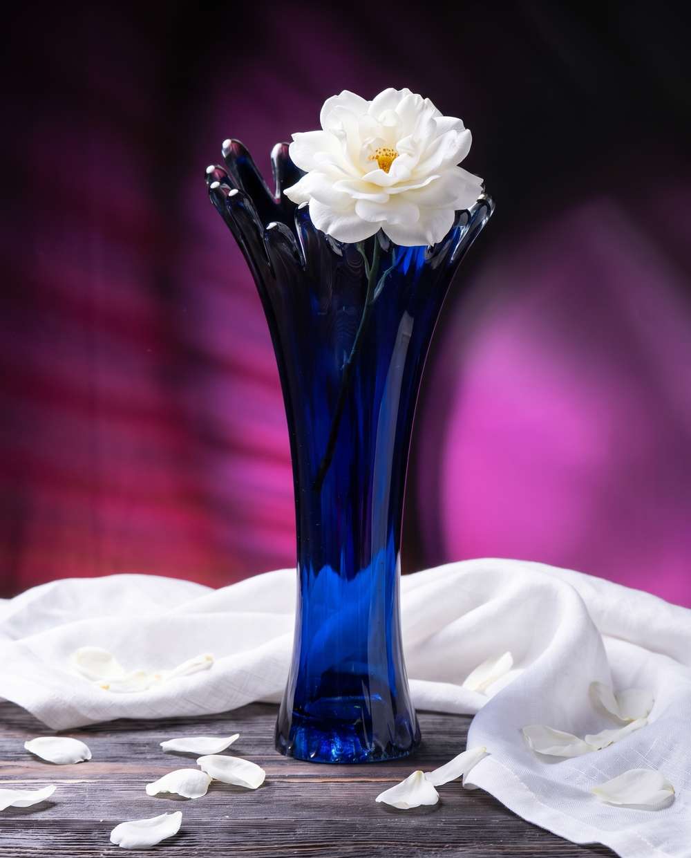 Ваза для цветов и сухоцветов стеклянная Коралл синяя 380