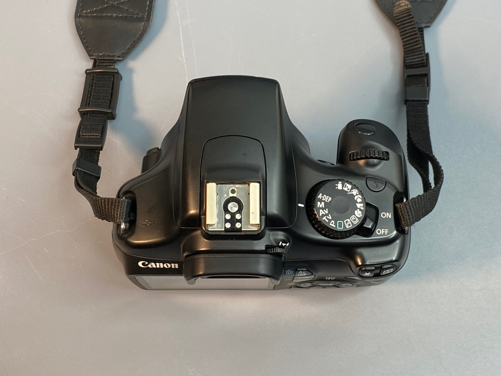 Canon 1100D Kit 18-55mm 9.500 кадров