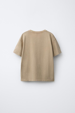 ZARA БАЗОВАЯ ФУТБОЛКА ИЗ ТКАНИ С ЭФФЕКТОМ ПОТЕРТОСТИ, СВЕТЛО-БЕЖЕВЫЙ