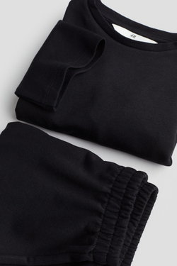 H&M Комплект из футболки и шорт, черный