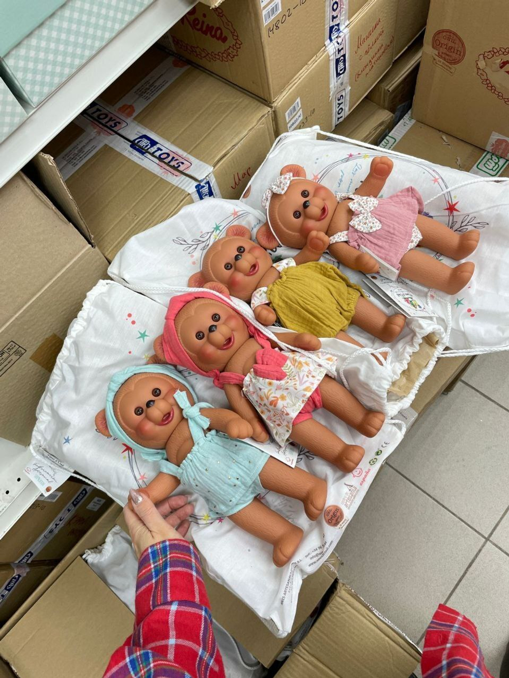 Мишка в розовом Nines d'Onil, 28 см. Упаковка фирменный рюкзачок