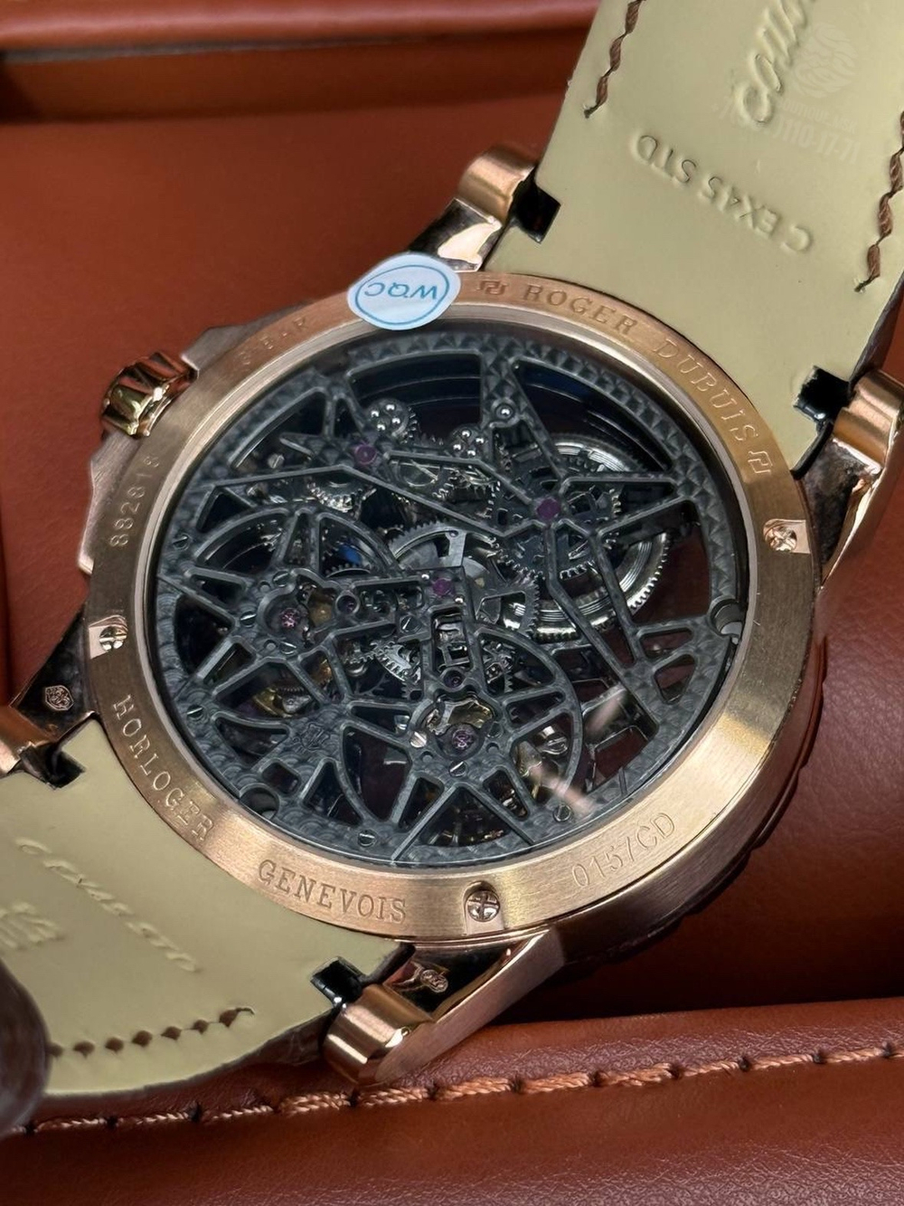 Часы Roger Dubuis Excalibur Skeleton Double Flying Tourbillon RDDBEX0395