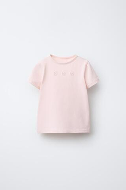 ZARA ФУТБОЛКА С СЕРДЕЧКОМ, ПАСТЕЛЬНО-РОЗОВЫЙ