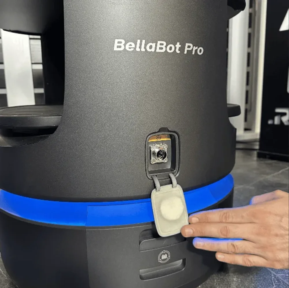 Робот официант PUDU «BellaBot Pro»