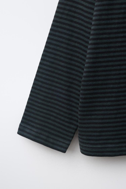 ZARA ФУТБОЛКА В ПОЛОСКУ С ПРИНТОМ, ЧЕРНЫЙ МЕЛАНЖ