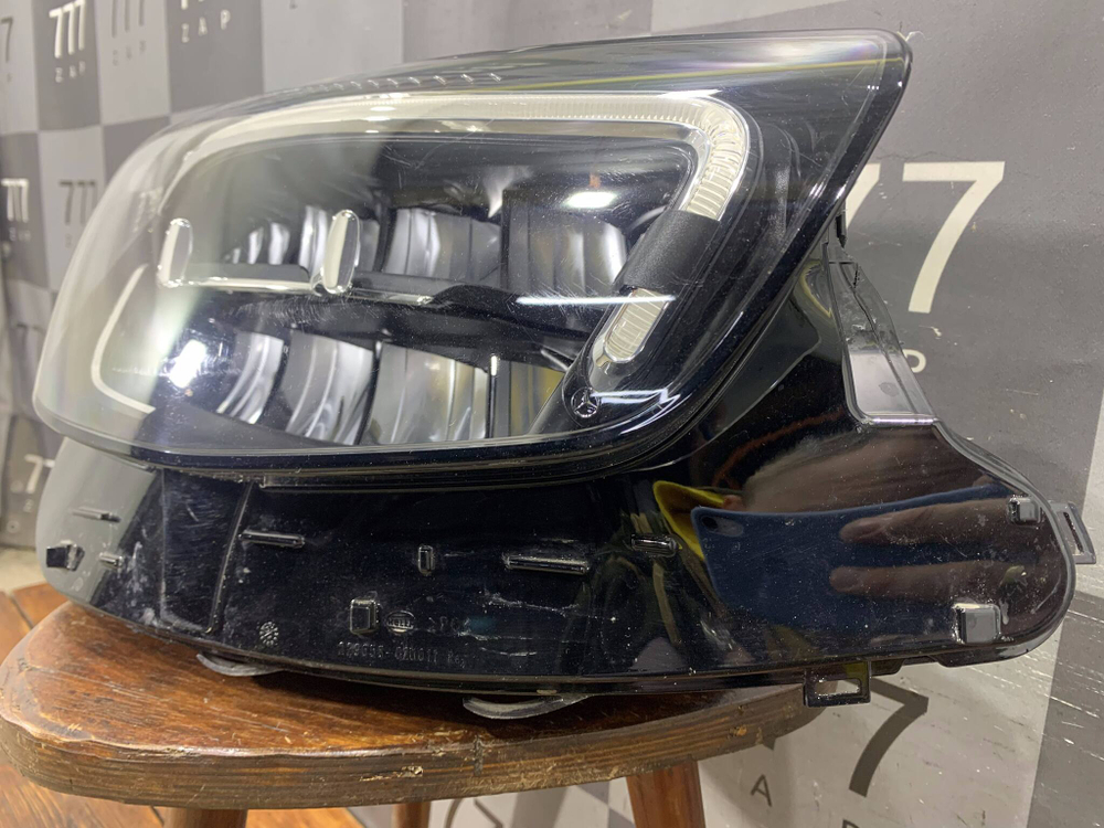 Фара правая LED Mercedes E-Class (W213) 20-23 Б/У Оригинал A2139066408