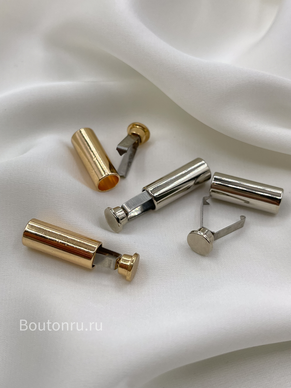Наконечник для шнура в серебристом металле с зажимом