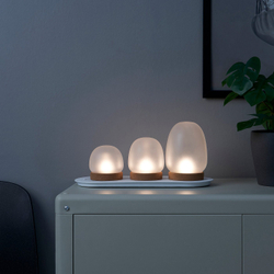 IKEA PRAKTSPIREA  (ИКЕА ПРАКТСПИРЕА)  -  Набор декоративного LED-освещения, 4 предмета - с зарядной панелью