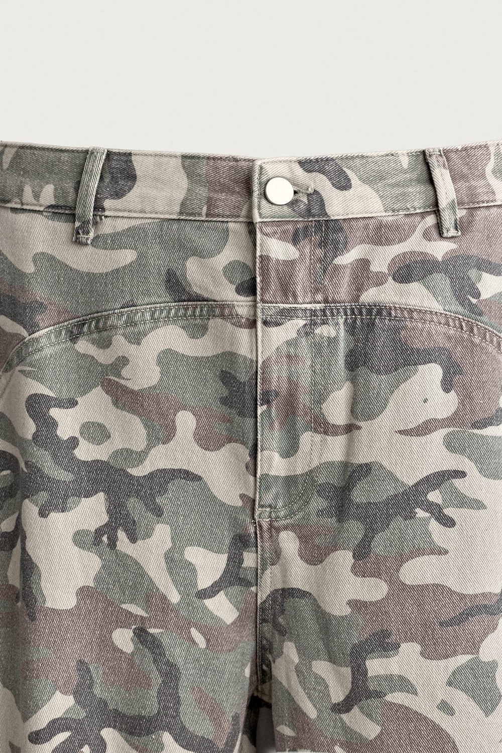 ZARA БРЮКИ BARREL FIT С АБСТРАКТНЫМ ПРИНТОМ, ХАКИ
