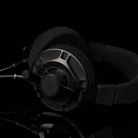 Final Audio D7000 Black