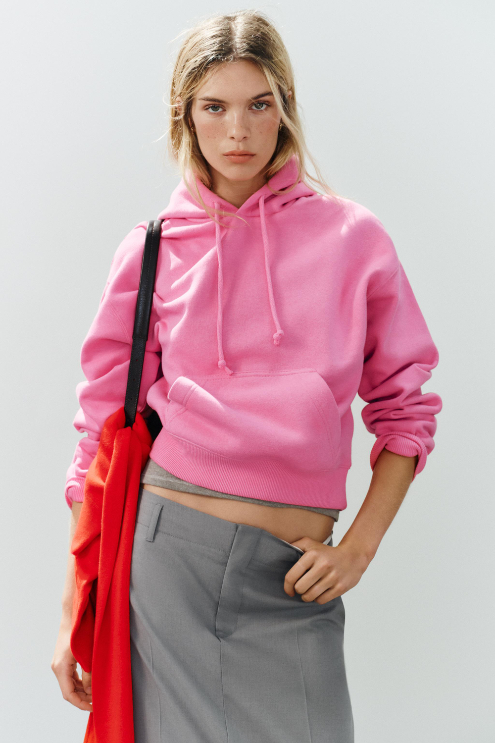 ХУДИ С КАРМАНОМ — ZARA