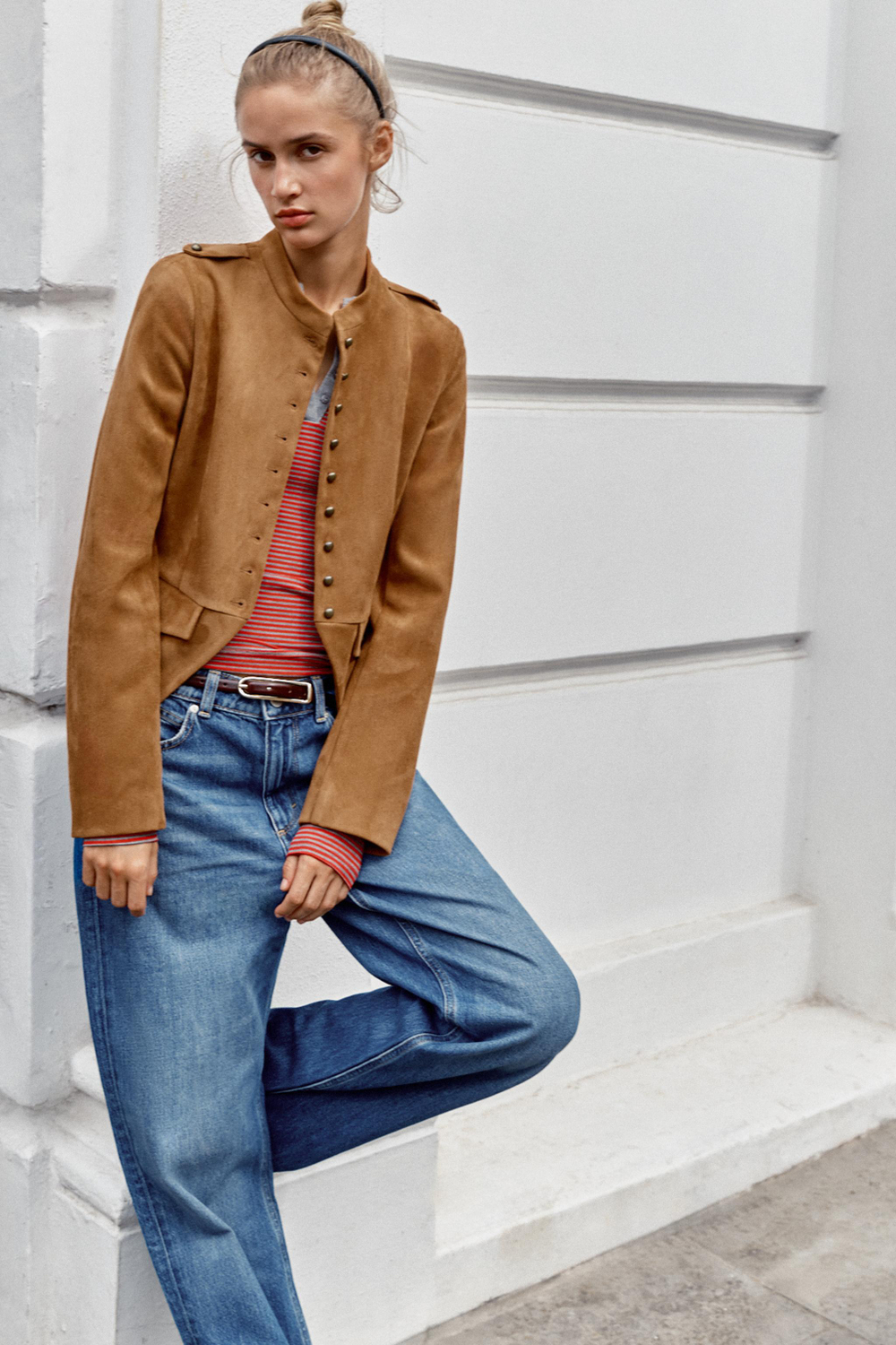 КОРОТКАЯ КУРТКА НА ПУГОВИЦАХ — ZARA
