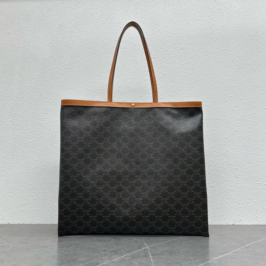Big Flat Shopper in Triomphe