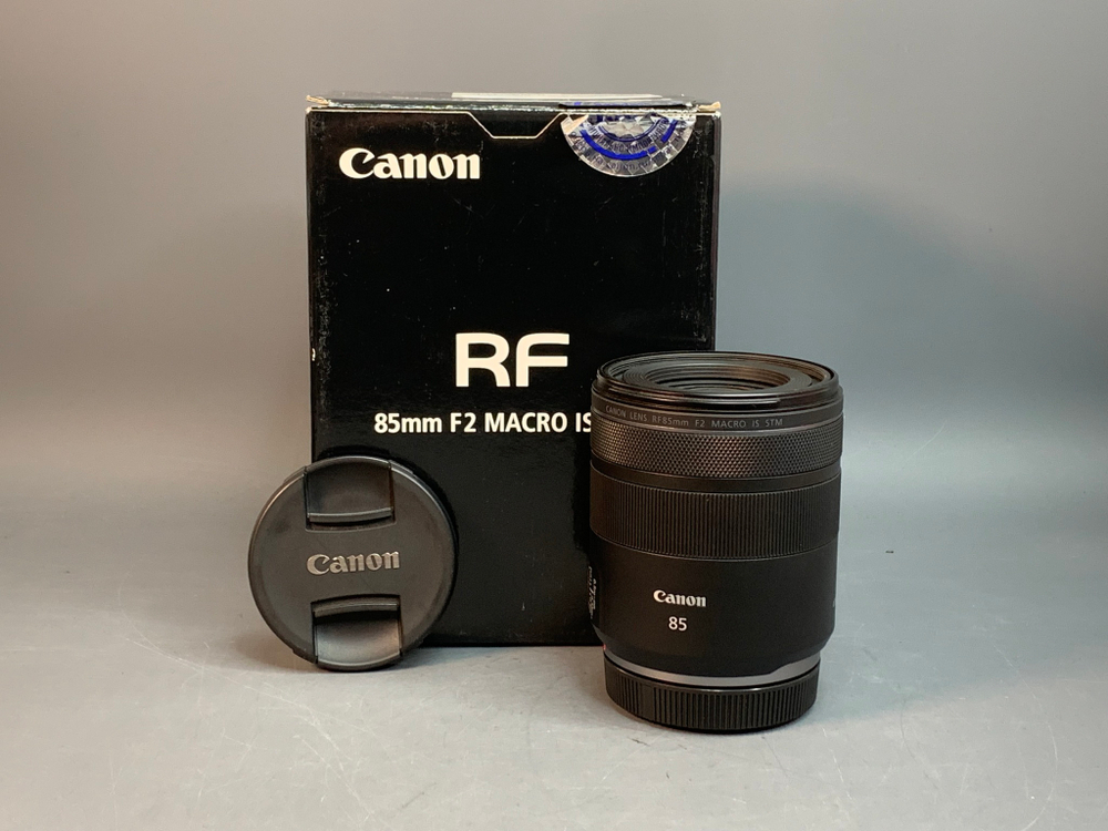 Canon RF 85mm F2 Macro IS STM