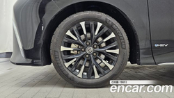 Toyota Alphard 2.5 HEV Executive AWD — 2025