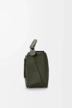 Loewe Большая сумка Puzzle мягкой зернистой телячьей кожи, темный хаки