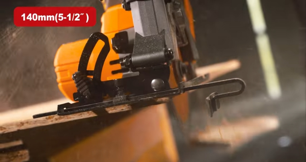 Аккумуляторная циркулярная пила INGCO CSLI1402 INDUSTRIAL 20 В 140 мм