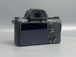 Sony A7 III 13.637 кадров