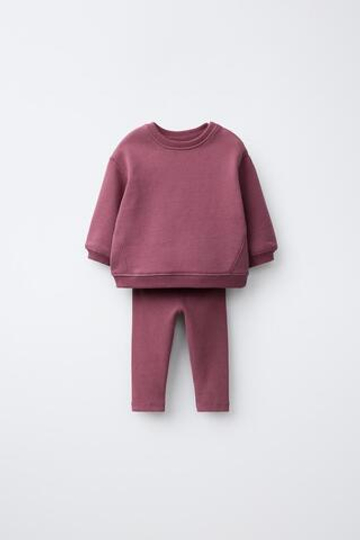 ZARA КОМПЛЕКТ ИЗ ТОЛСТОВКИ С НАШИВКОЙ И ЛЕГИНСОВ, ТЕМНО-БОРДОВЫЙ