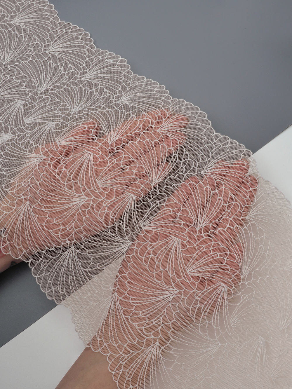 Кружево вышивка на сетке персиковая с белым неэластичная ширина 22 см