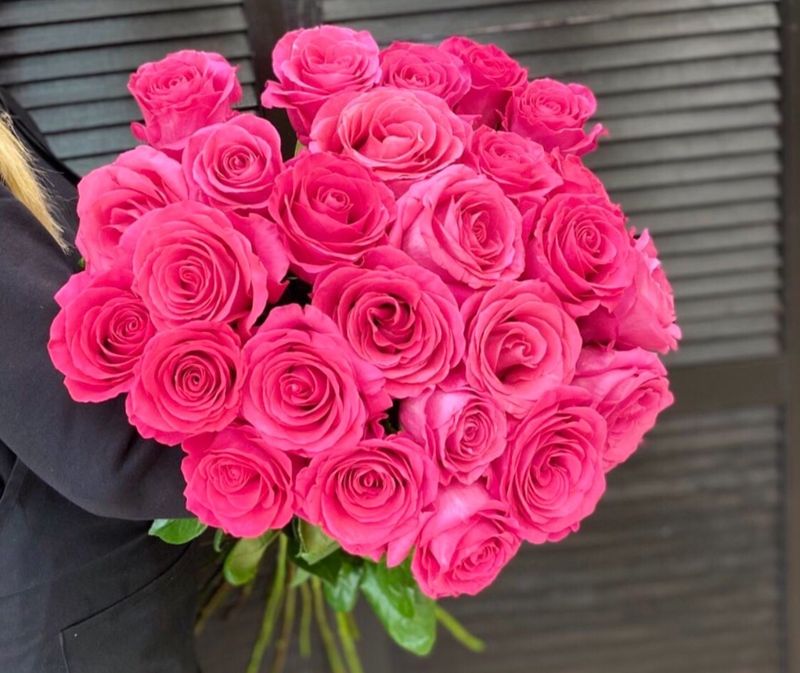 Букет из 25 эквадорских роз 70 см #33180 Букет из 25 эквадорских роз 70 см #33180