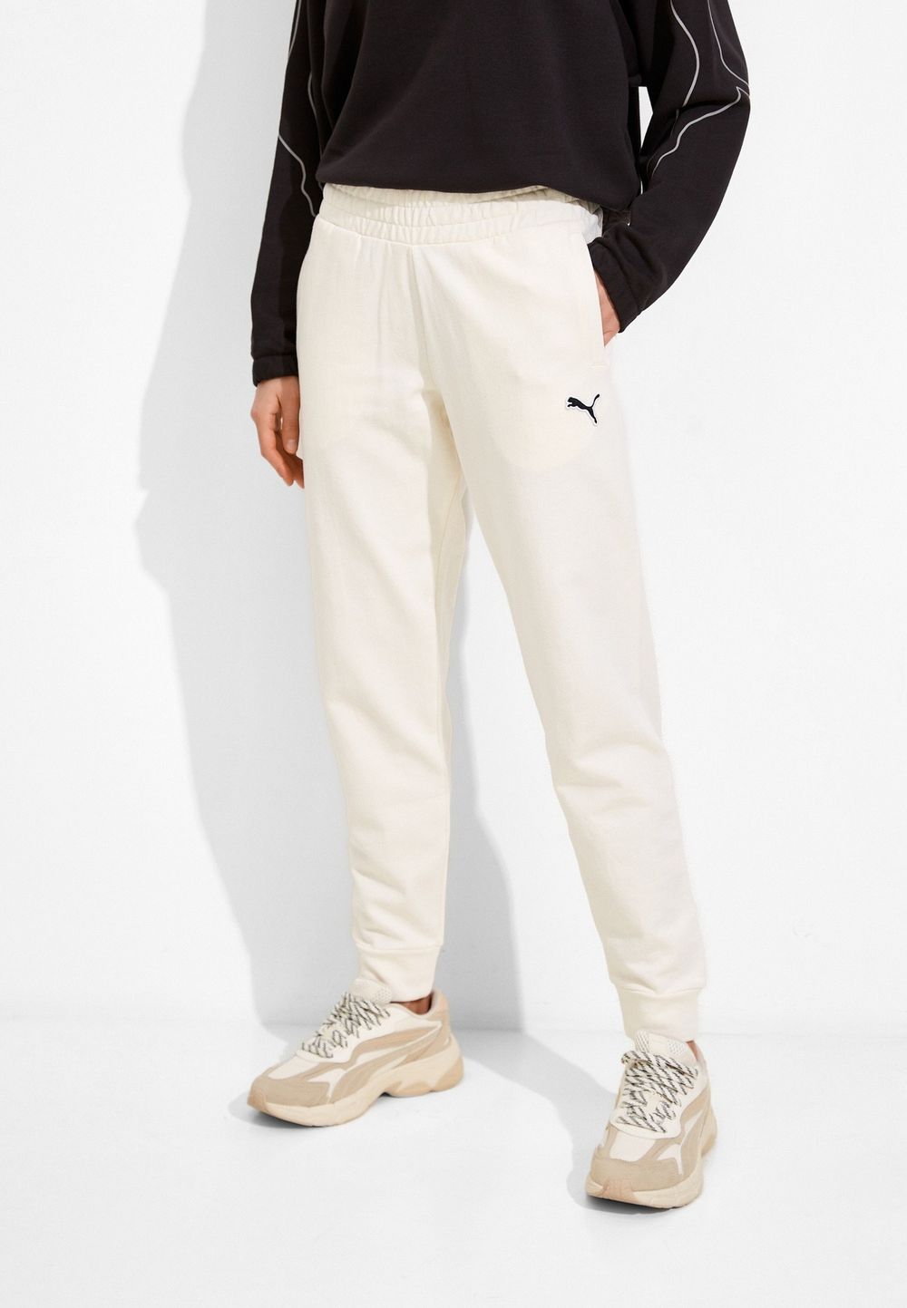 Брюки спортивные женские PUMA BETTER ESSENTIALS Pants cl TR