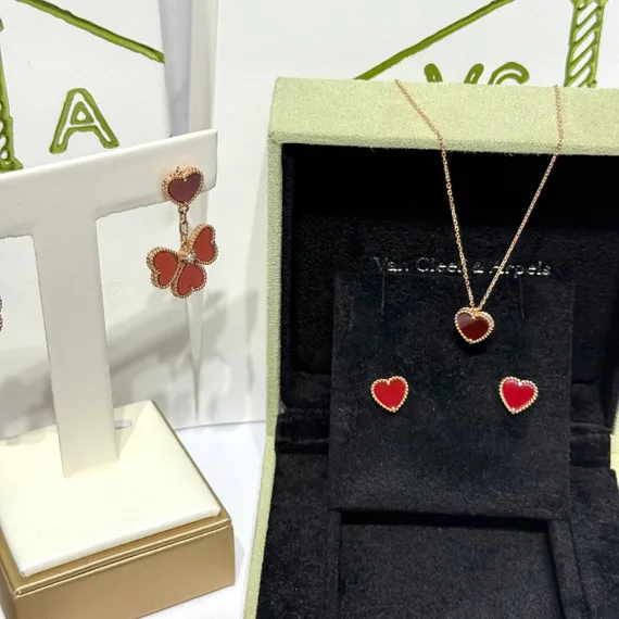 Серьги VAN CLEEF &amp; ARPELS Sweet Hearts