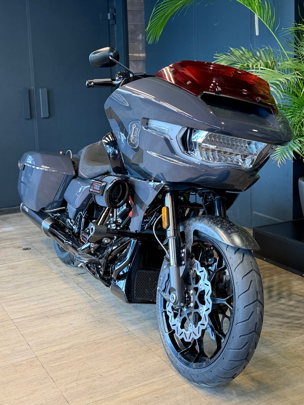 CVO Road Glide ST "Inferno Gray" (2026)