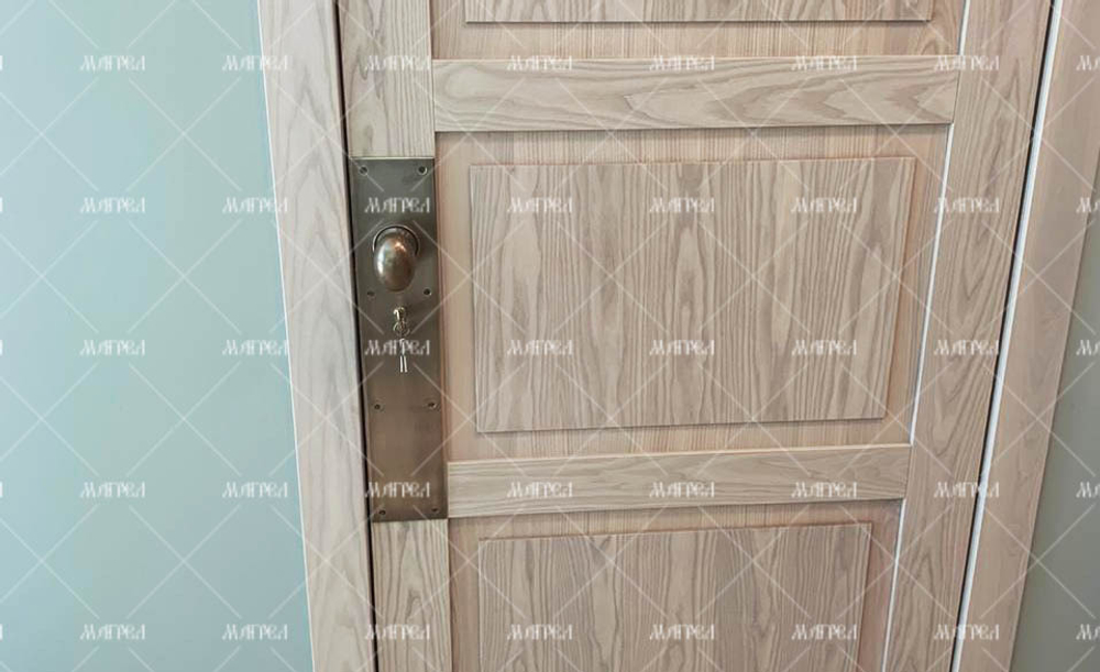 Дверная ручка с большой пластиной