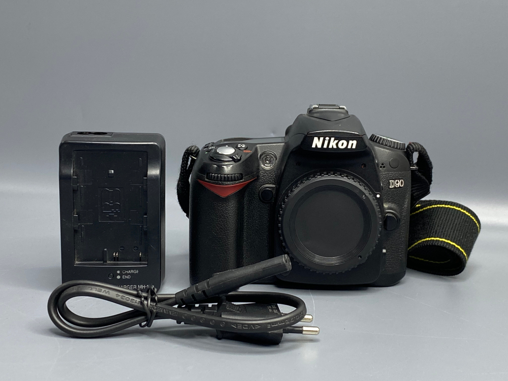 Nikon D90 Body
