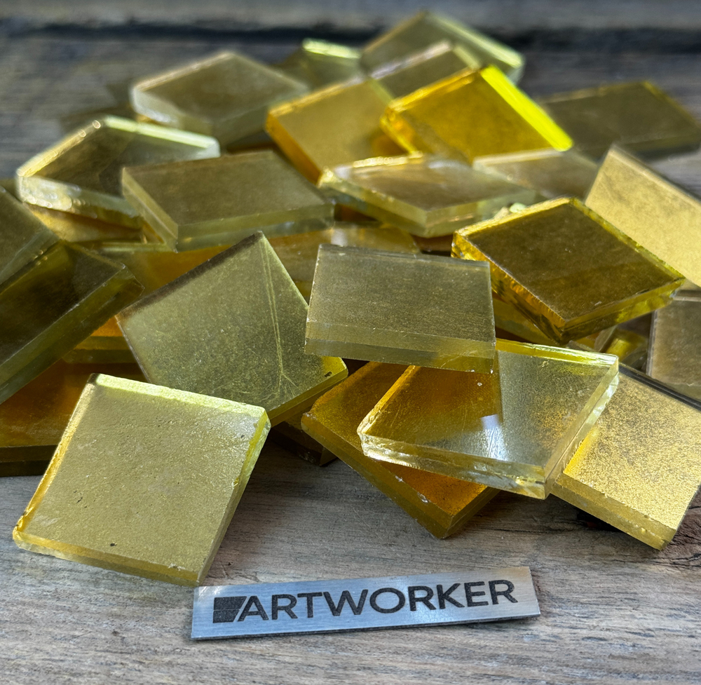 крупный план золотой смальты 30х30 мм ArtWorker