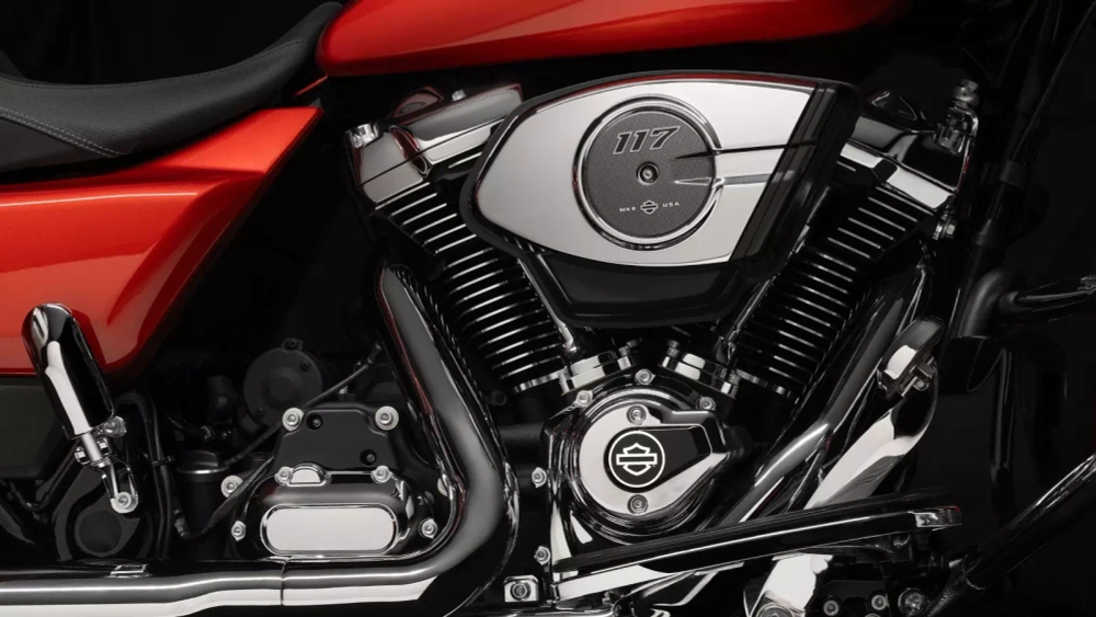 STREET GLIDE SPECIAL, 2024	WHITE ONYX PEARL BLACK TRIM