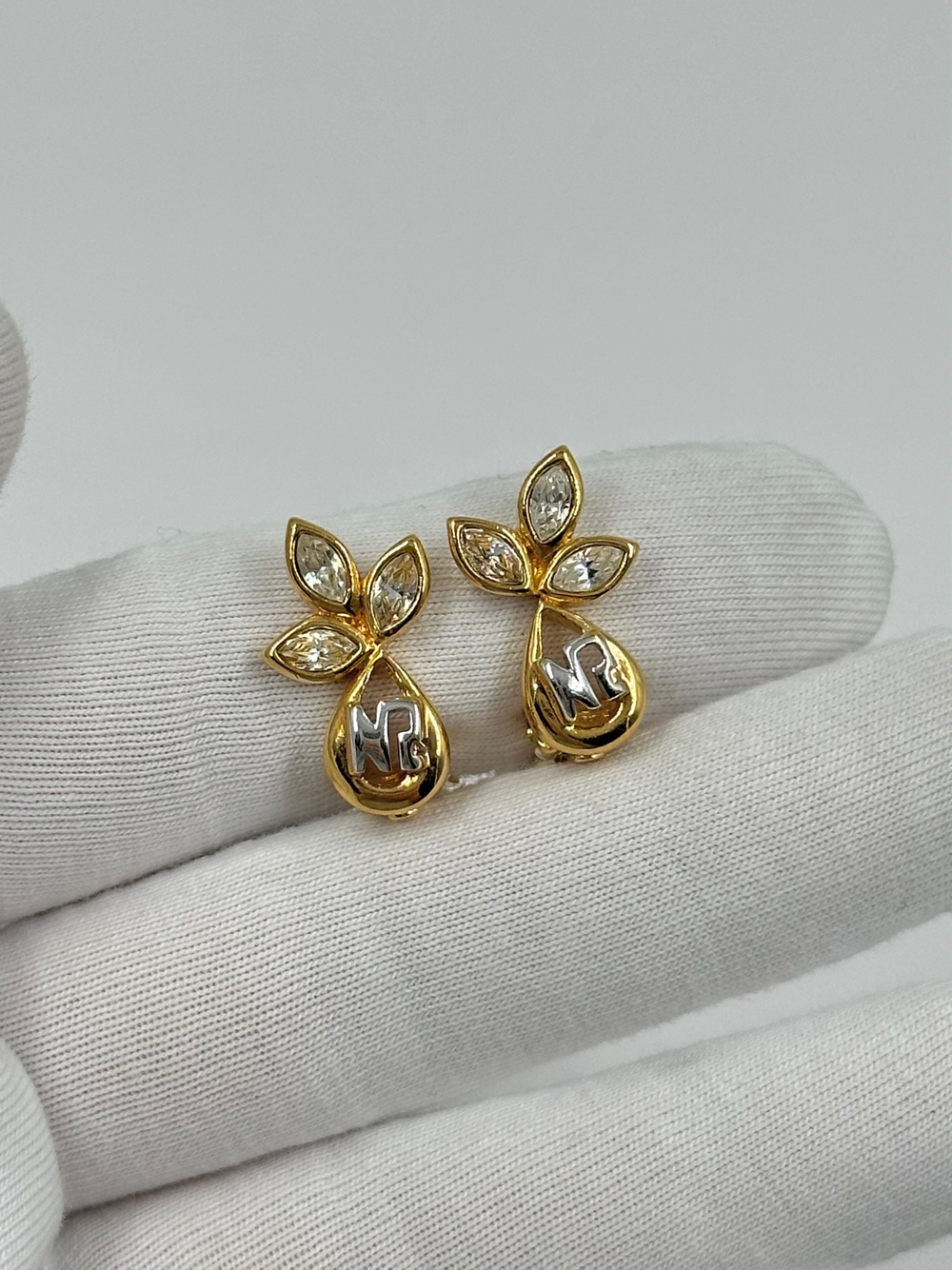 Клипсы с кристаллами Nina Ricci