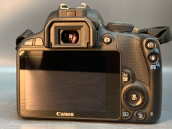Canon EOS 100D Kit EF-S 18-55mm f/3.5-5.6 700 кадров