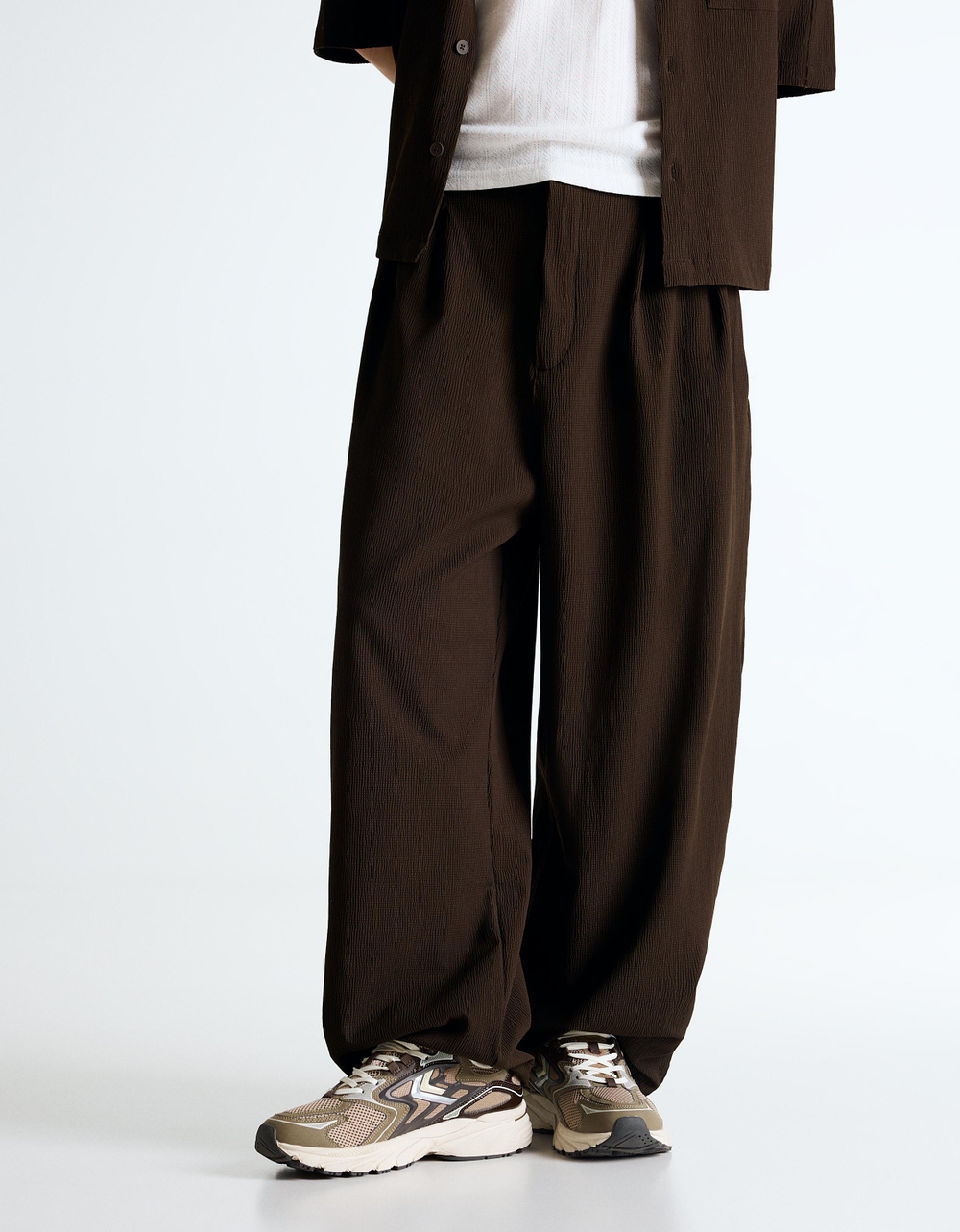 Мужские брюки-джоггеры super baggy со складками - BERSHKA