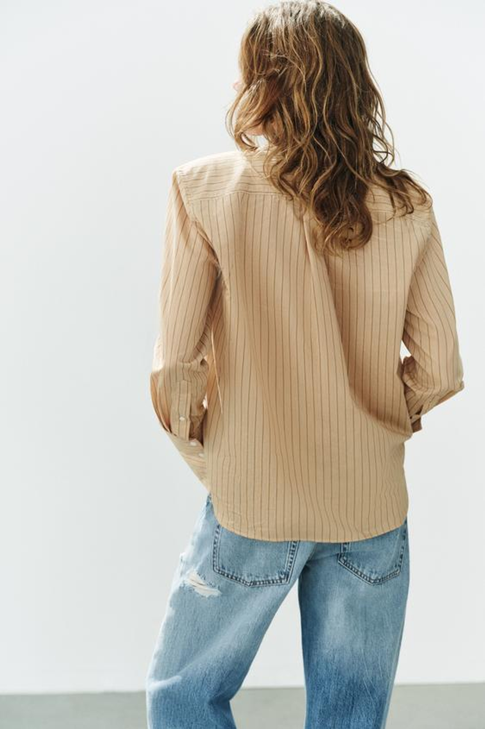 ZARA РУБАШКА В ПОЛОСКУ С ПОДПЛЕЧНИКАМИ, РЫЖЕВАТО-КОРИЧНЕВЫЙ
