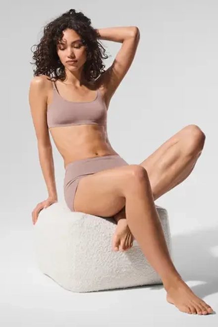 Alo yoga Эластичные шорты, серо-коричневый