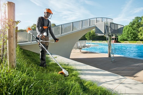 Аккумуляторная мотокоса Stihl FSA 90 SET (AP100, AL101)
