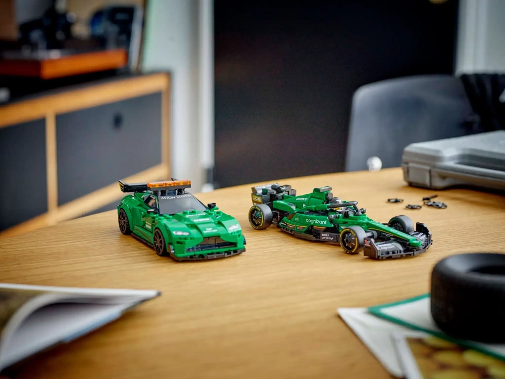 Конструктор LEGO Speed Champions 76925 Автомобиль безопасности Aston Martin и AMR23