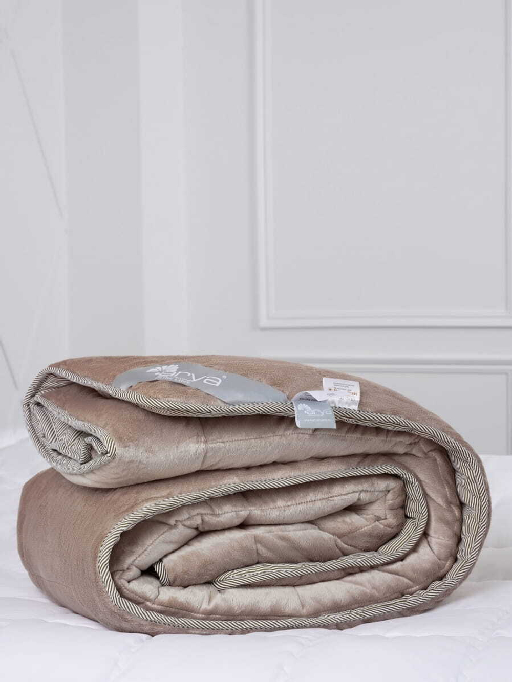 Одеяло всесезонное 195x215 Arya home Pure Line Sophie Brown