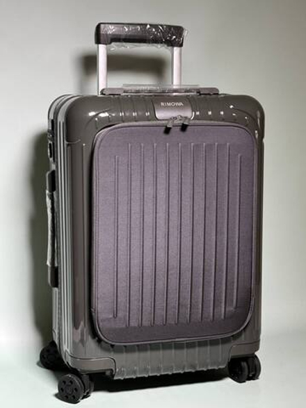 Дорожный чемодан Rimowa Essential Sleeve Cabin с карманом для ноутбука
