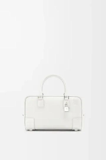 Loewe Сумка Amazona 23 из мягкой зернистой телячьей кожи, экрю