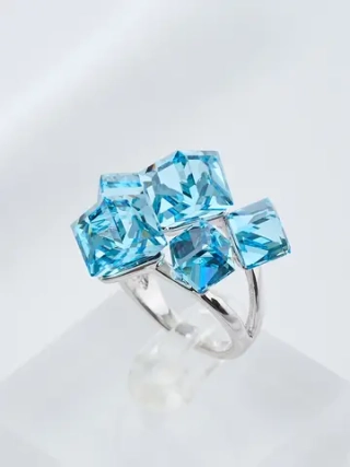 Кольцо коктейльное Мираж с голубыми кубиками Swarovski