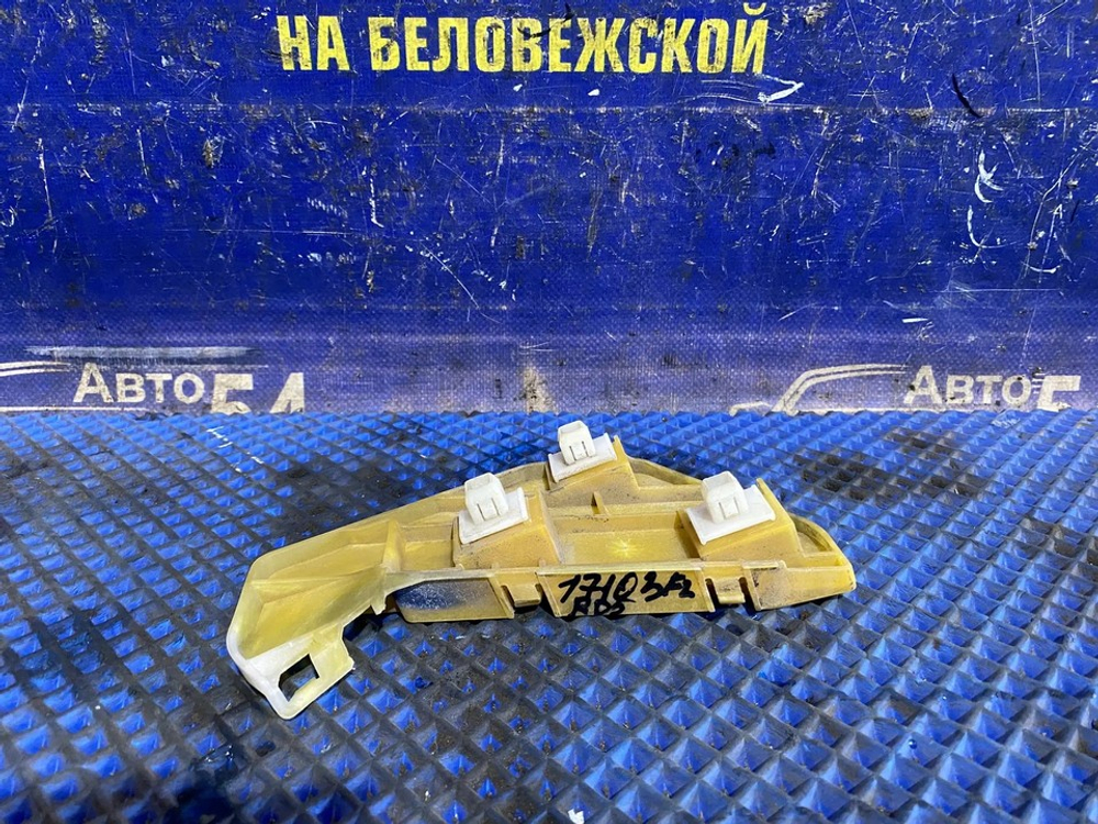 Крепление бампера переднее левое Honda CR-V 2001-2006